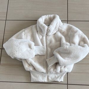 alo size S faux fur zip coat beige